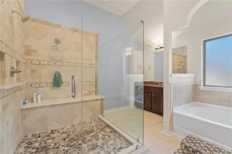 Bath - 12174 Centerra Dr, Hampton, GA 30228 photo 4 of 10
