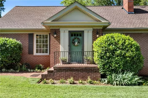 512 Williamsburg Dr, Dalton, GA 30720