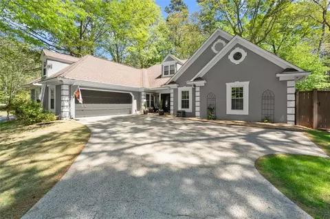 950 Laurel Spgs SW, Marietta, GA 30064
