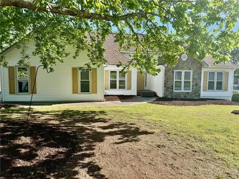 2965 Hunters Pond Ct, Snellville, GA 30078
