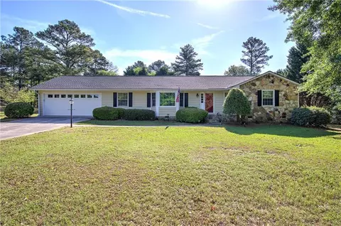 18 Alpine Dr, Cartersville, GA 30120