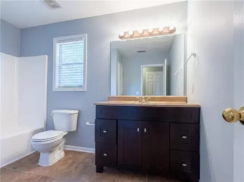 Bath - 404 Eaglet Ct, Mcdonough, GA 30253 photo 5 of 5