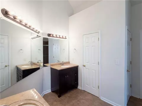 Bath - 404 Eaglet Ct, Mcdonough, GA 30253 photo 3 of 5