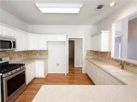 Kitchen - 404 Eaglet Ct, Mcdonough, GA 30253 photo 4 of 4