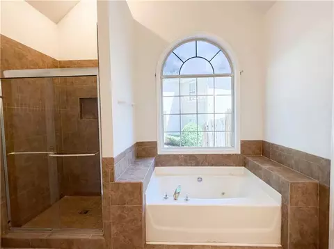 Bath - 404 Eaglet Ct, Mcdonough, GA 30253 photo 2 of 5