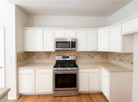 Kitchen - 404 Eaglet Ct, Mcdonough, GA 30253 photo 3 of 4
