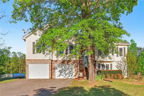 65 Indian Hills Dr, Rydal, GA 30171