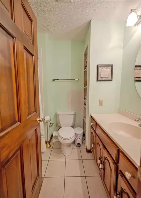 7 Old Oak Trl, Hartwell, GA 30643