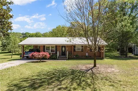 151 Ginn St, Carnesville, GA 30521