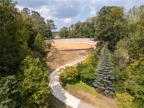 655 Fairfield Rd NW, Atlanta, GA 30327