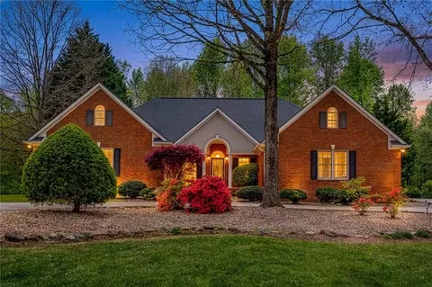 6628 Windvane Pt, Clermont, GA 30527