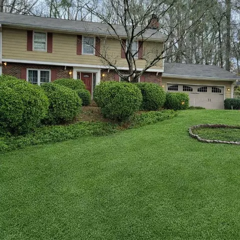 9870 Robinwood Ln, Roswell, GA 30075