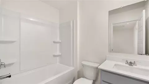 Bath - 206 Kenmore Cir, Perry, GA 31069 photo 3 of 3