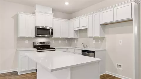 208 Kenmore Cir, Perry, GA 31069