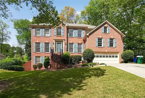 238 Harbor Pointe Dr, Stone Mountain, GA 30087