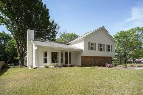 11 Parkmont Dr, Roswell, GA 30076