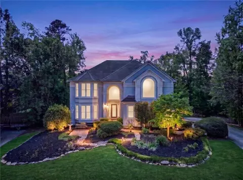 275 Deer Cliff Cv, Lawrenceville, GA 30043