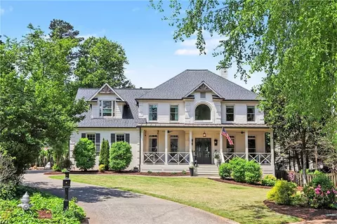 725 Kenmare Ct, Roswell, GA 30075