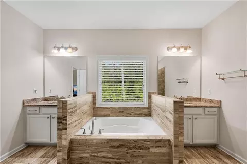 Bath - 2743 Bloom Cir, Dacula, GA 30019 photo 3 of 5