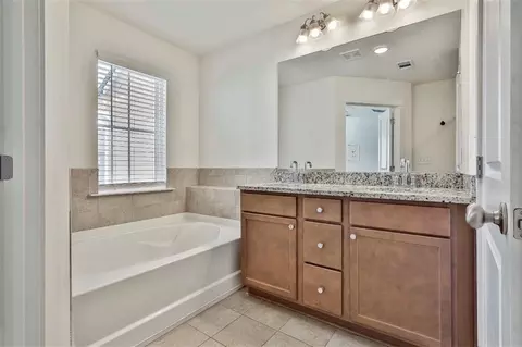 Bath - 7641 Squire, Fairburn, GA 30213 photo 2 of 4
