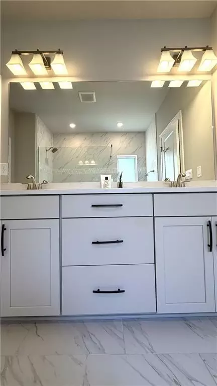 Bath - 367 Mcdaniel Pl, Canton, GA 30115 photo 3 of 8
