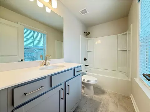 Bath - 3756 Davis Cir, Duluth, GA 30096 photo 4 of 7