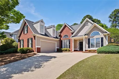 555 Golf Crest Dr, Acworth, GA 30101