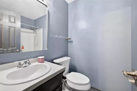 Bath - 270 Griffith St, Winder, GA 30680 photo 2 of 2