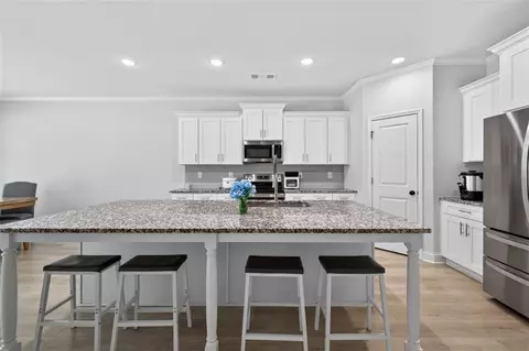 Kitchen - 593 Dunagan Ct, Winder, GA 30680 photo 2 of 4