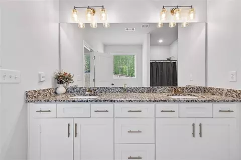 Bath - 593 Dunagan Ct, Winder, GA 30680 photo 2 of 5