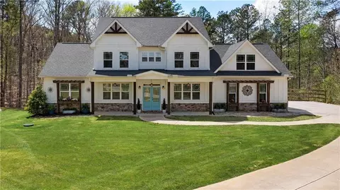401 Blossom Trl, Acworth, GA 30101