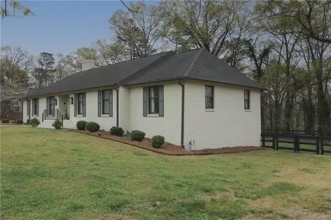 Exterior - 112 Maple Dr, Cartersville, GA 30120 photo 5 of 11