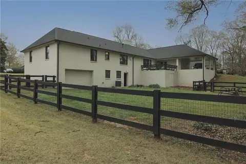 Exterior - 112 Maple Dr, Cartersville, GA 30120 photo 6 of 11