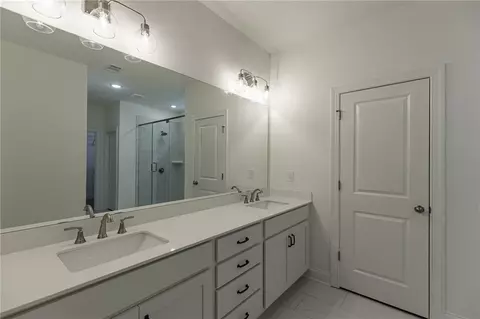 Bath - 1210 Austin Rd, Winder, GA 30680 photo 6 of 8