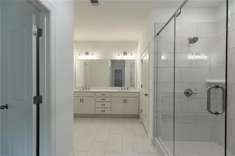 Bath - 1210 Austin Rd, Winder, GA 30680 photo 3 of 8