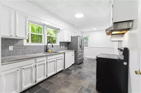 Kitchen - 265 Winding Stream Trl, Hampton, GA 30228 photo 1 of 2