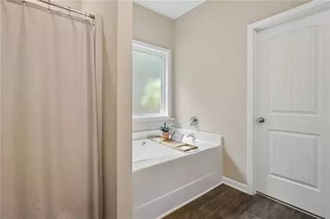 Bath - 540 Elder Rd, Winder, GA 30680 photo 1 of 3