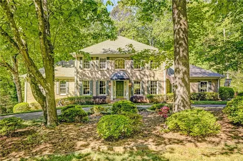 2016 Mountain Creek Dr, Stone Mountain, GA 30087