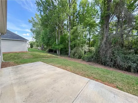 Exterior - 271 Stane Brook Ct, Jackson, GA 30233 photo 3 of 6