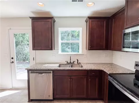 Kitchen - 271 Stane Brook Ct, Jackson, GA 30233 photo 2 of 3