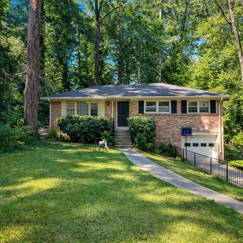 375 Derbyshire Dr, Stone Mountain, GA 30088