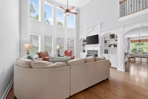 Living - 979 Old Forge Ln, Jefferson, GA 30549 photo 2 of 9