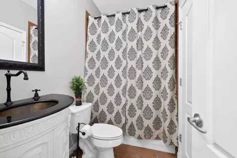 Bath - 979 Old Forge Ln, Jefferson, GA 30549 photo 1 of 9