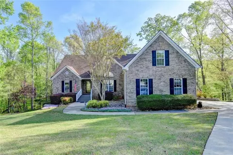 124 Edgewater Ct, Braselton, GA 30517
