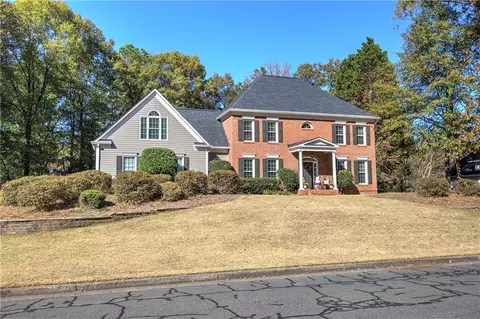 4 Buckingham Ct, Cartersville, GA 30120