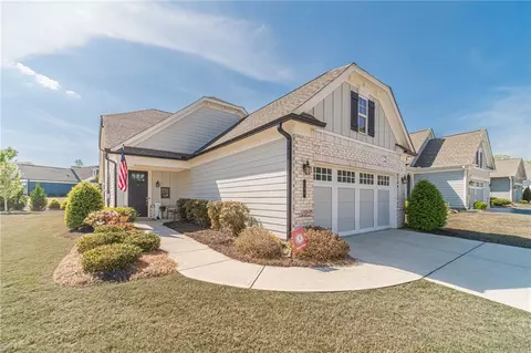 196 Chatuge Dr, Hoschton, GA 30548