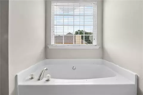 Bath - 50 Glen Echo Dr, Covington, GA 30016 photo 2 of 4