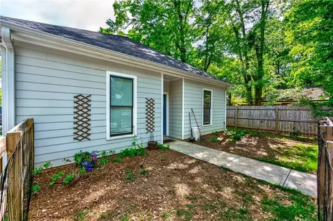 Exterior - 1001 Davis St, Monroe, GA 30655 photo 5 of 12