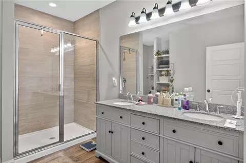 Bath - 1001 Davis St, Monroe, GA 30655 photo 1 of 3