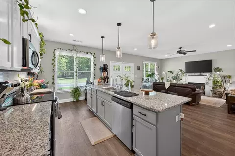 Kitchen - 1001 Davis St, Monroe, GA 30655 photo 4 of 5